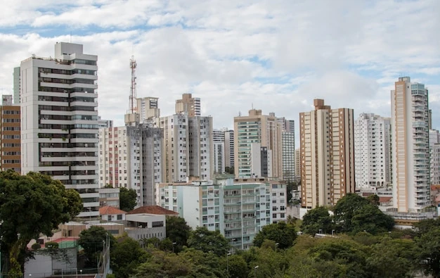 Vista de prédios em BH e Região Metropolitana